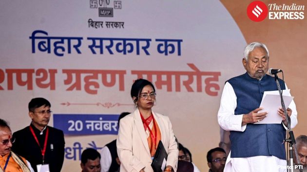 Governor Arif Mohammad Khan administers the oath