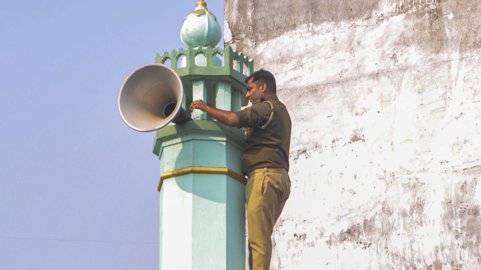 Amid complaints, UP cops launch drive to remove loudspeakers at religious places