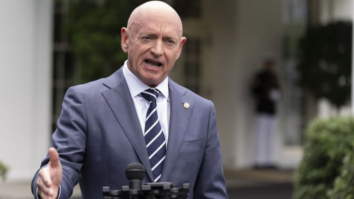 Pete Hegseth 'totally unqualified' says Mark Kelly amid escalating war of words over &lsquo;sedition video&rsquo;