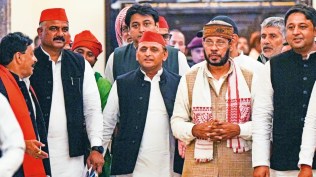 Akhilesh slams Adityanath, Yogi Adityanath, Akhilesh Yadav, national song, Vande Mataram, Samajwadi Party, Indian express news, current affairs