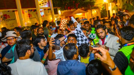 Arjun Erigaisi signs autographs for fans after defeating Levon Aronian in the fifth round of the FIDE World Cup in Goa. (PHOTO: Michal Walusza via FIDE)