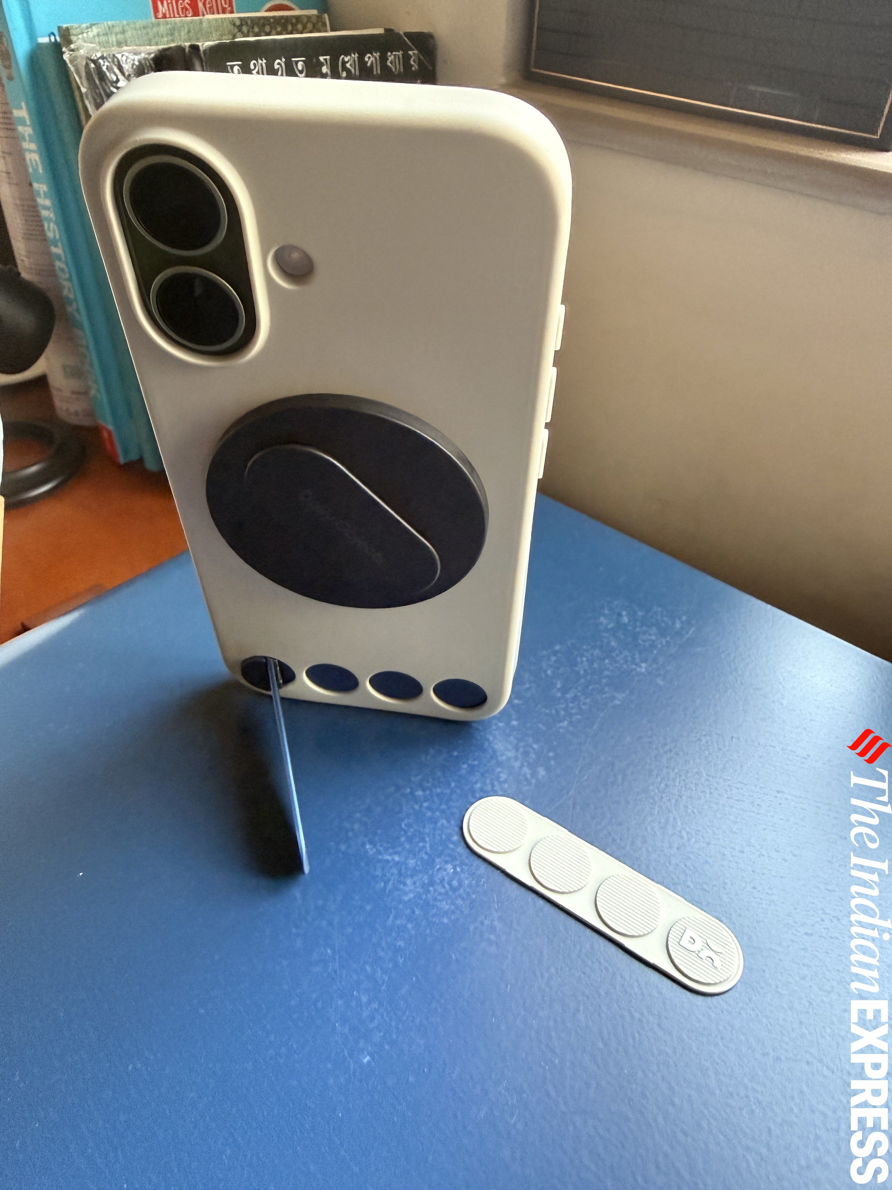 The stack colour plate at the bottom matched the cover’s shade, but you can replace it from inside the cover to match your mood.