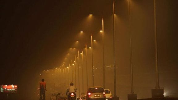 Delhi air pollution AQI level