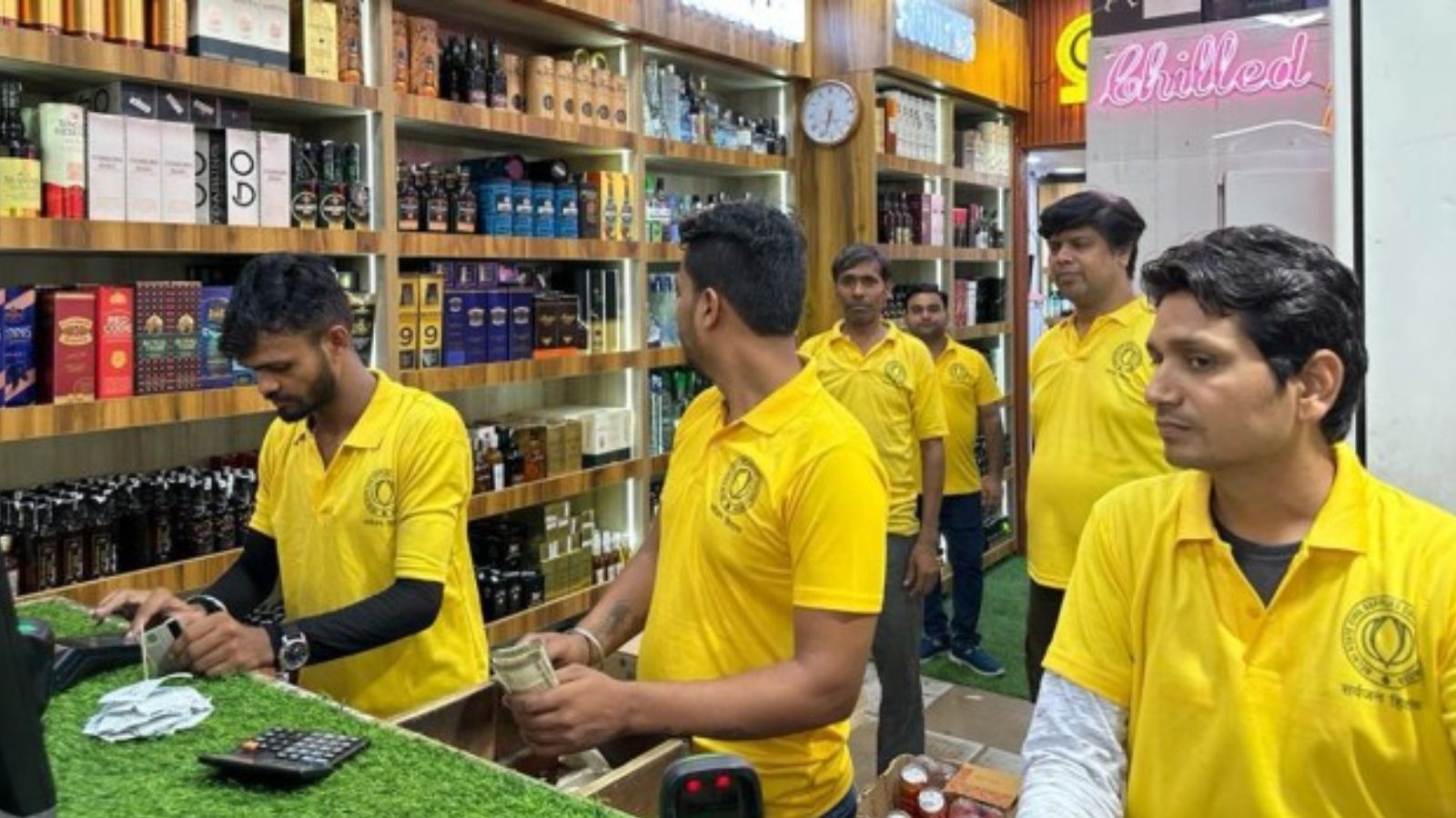 https://images.indianexpress.com/2025/11/Delhi-liquor-shops.jpg