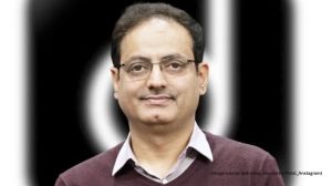 Dr Vikas Divyakirti highlighted how contemporary emotional needs often clash with biological instincts and societal expectations