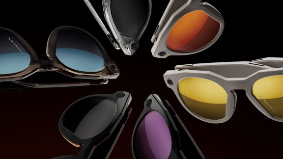 Oakley is additionally testing a new payment feature that brings UPI Lite transactions directly to the glasses. Users will soon be able to look at a QR code and say, “Hey Meta, scan and pay,” enabling secure payments linked to their WhatsApp-connected bank accounts. (Image: Oakley)