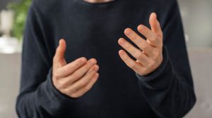 Hand gestures, such as physically designating an object described verbally, are examples of highlighters. Highlighters had little to no impact, along with haphazard gestures, the study said. (Image: Freepik)