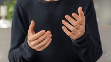 Hand gestures, such as physically designating an object described verbally, are examples of highlighters. Highlighters had little to no impact, along with haphazard gestures, the study said. (Image: Freepik)