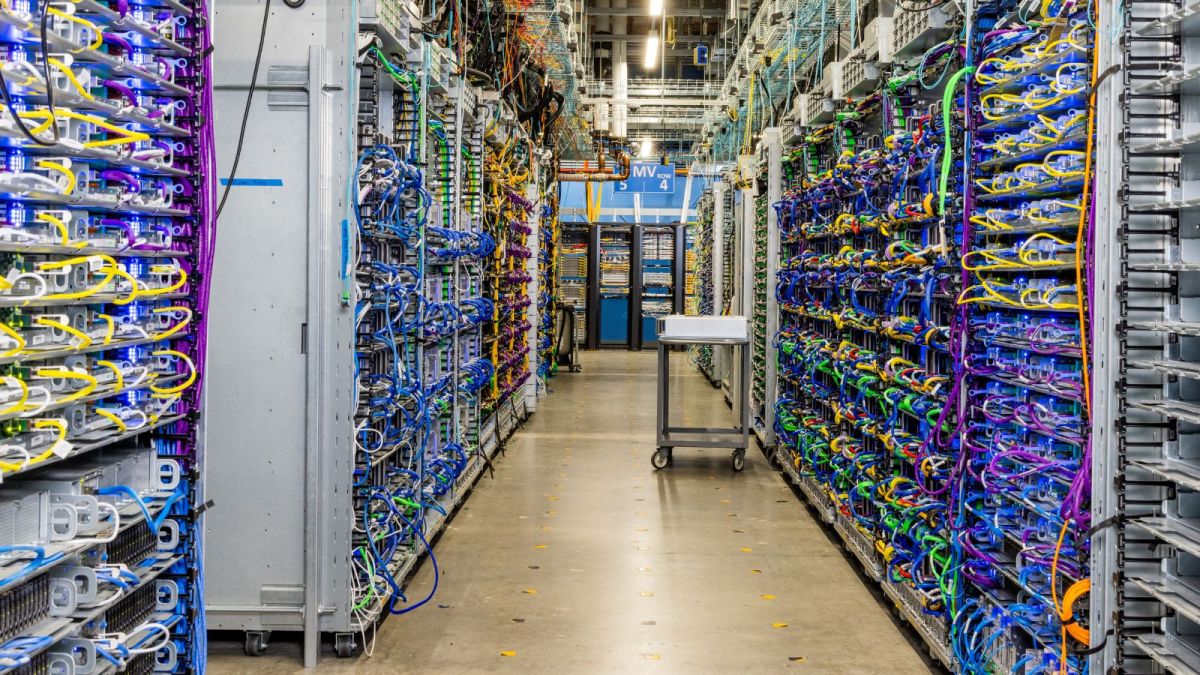A data centre on Google’s campus in Mountain View, Calif. on Oct. 29, 2024. Billions in new outlays on artificial intelligence from Google, Meta, Microsoft and Amazon are increasingly feeding concerns that the tech industry is heading toward a dangerous bubble. (Image: New York Times)