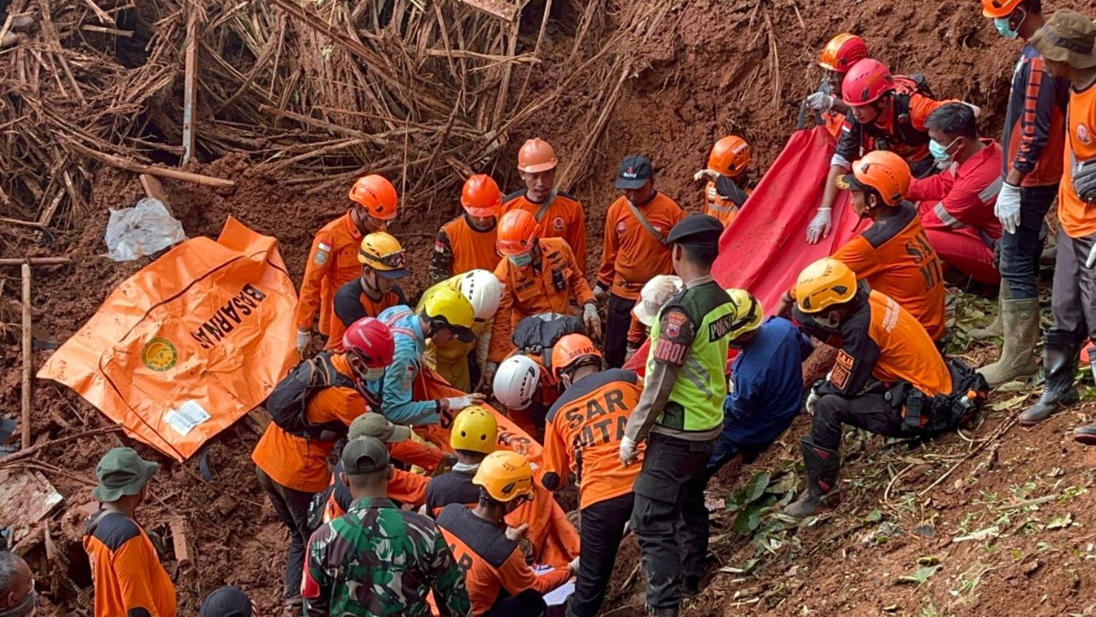 Death toll from Indonesia’s Central Java landslides rises to 30