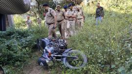 Police said the encounter followed specific intelligence about the pair’s presence in the area. A statement from the STF confirmed that officers recovered a car, three pistols and several cartridges at the scene.