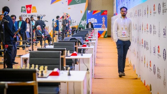 Karthik Venkataraman walks in the playing hall during his third round clash at the FIDE World Cup in Goa. (PHOTO: FIDE via Michal Walusza)