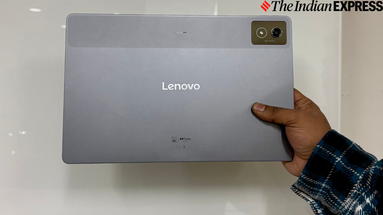 With its grey matte finish, the Lenovo Idea Tab Pro looks and feels premium.