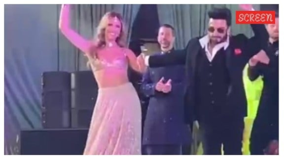 Ranveer Singh dances at the Udaipur wedding.