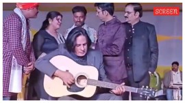 Rahul Roy recreates his Aashiqui performance at a Bihar wedding.