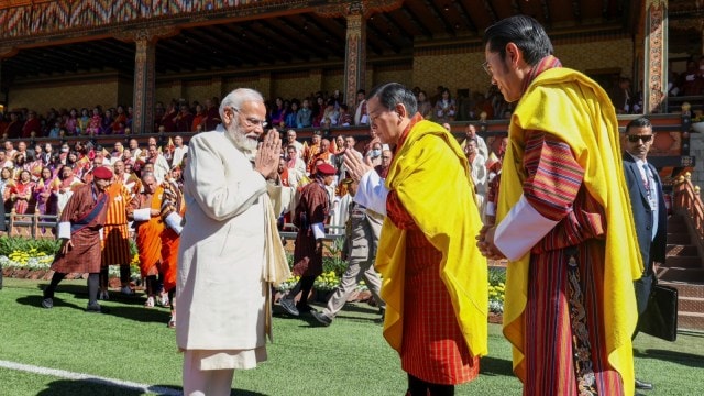 Modi arrives in Bhutan, Modi inaugurates hydroelectric project, Modi in Bhutan, Narendra Modi, Indian express news, current affairs