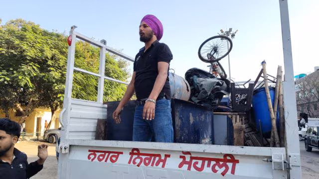 Mohali MC launches anti-encroachment drive; furniture stock, rehri goods seized