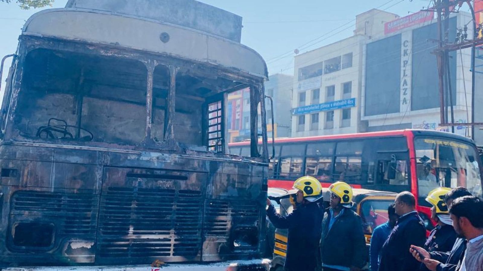 Major disaster averted after fire breaks out in tanker carrying 20,000 litres of fuel on busy Pune–Solapur Road