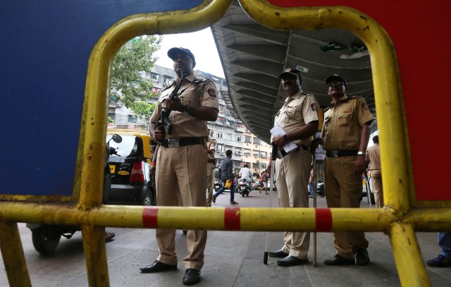 property dispute, real estate agent, shooting, Kandivali, Rajesh Chauhan, Freddy D'Lima, payment dispute,