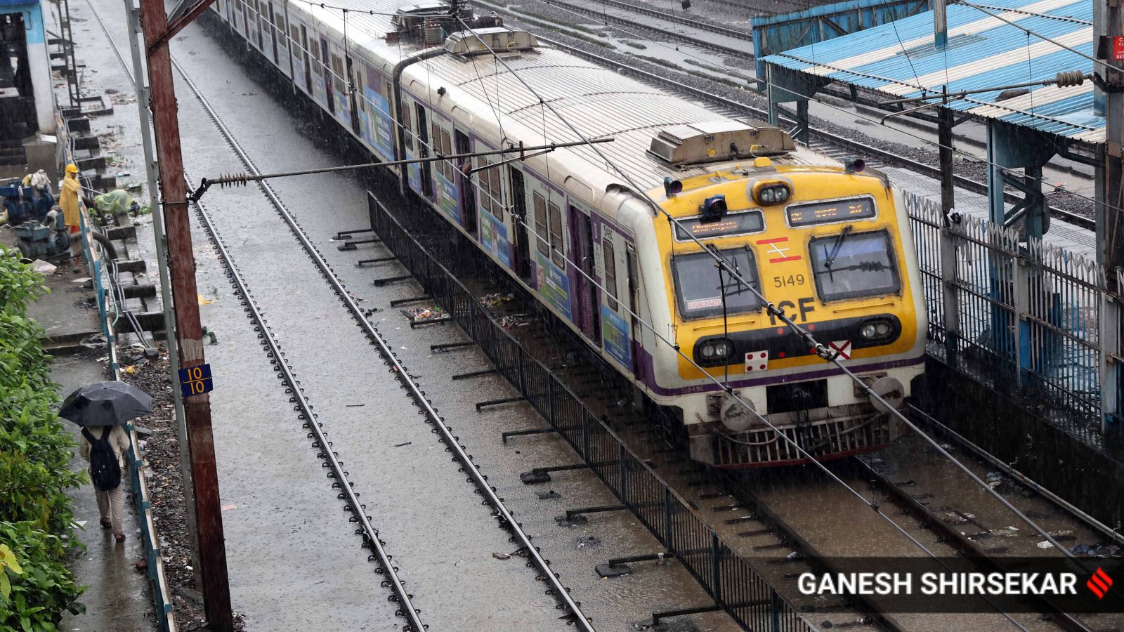 Harbour Line services hit as fire breaks out near railway track between Bandra–Mahim