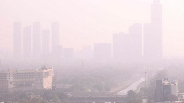 Poor air quality in the Gautam Buddha Nagar district, Noida and Greater Noida schools are mandated to shift to hybrid and online classes from December 14. (File)