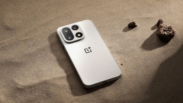 OnePlus 15 will come with OxygenOS 16 based on Android 16 out of the box.