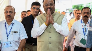 The officer allegedly bypassed verification checks and used outdated land records to complete the transaction.