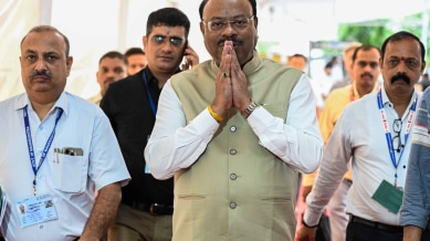 The officer allegedly bypassed verification checks and used outdated land records to complete the transaction.