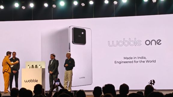 While Wobble has not revealed the phone’s exact battery capacity, it claims the device lasts around 25% longer than competing models thanks to the more power-efficient chipset in this segment. (Image: The Indian Express/ Anurag Chawake)
