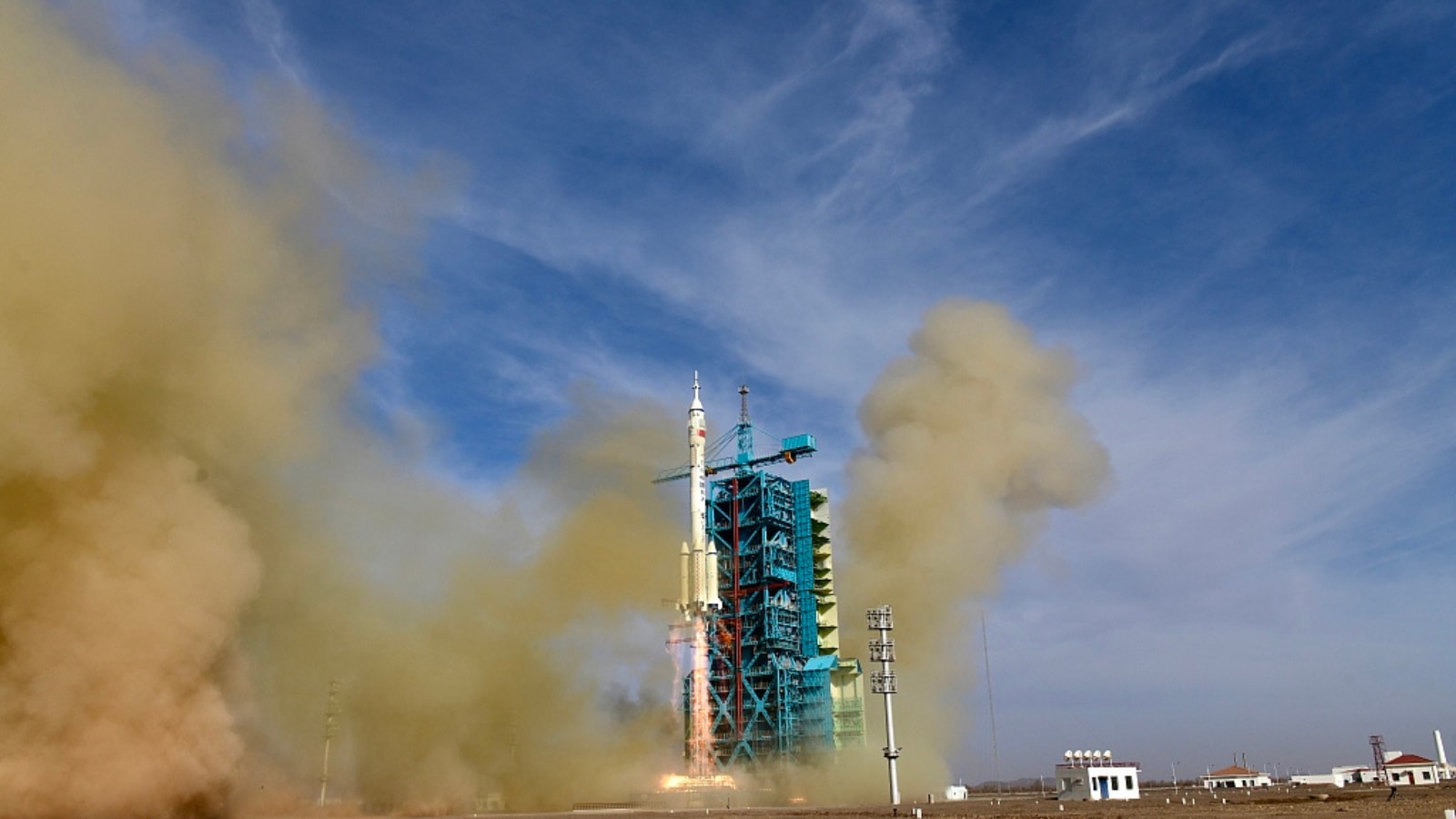 Shenzhou-22 rescue mission launches to Tiangong Space Station (Photo: CCTV).