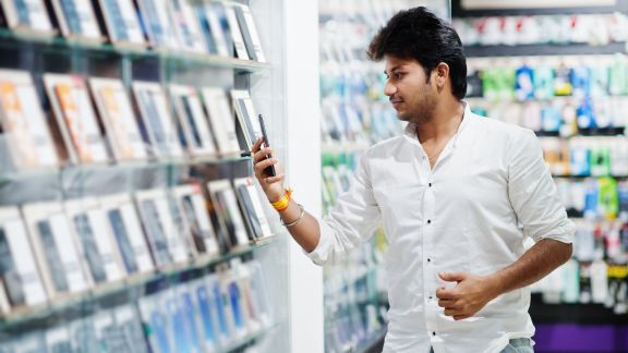 Budget 5G phones saw explosive growth, while Apple entered the top five for the first time, dominating in value share. (Image: FreePik)