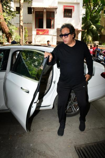 Zarine Khan's last rites