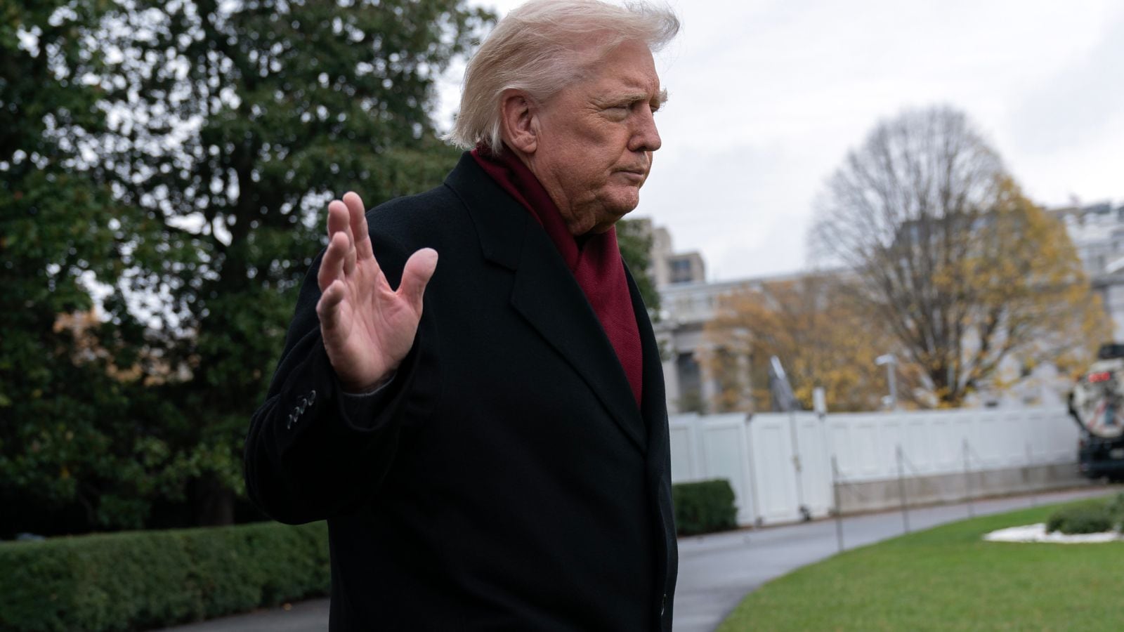 La Casa Blanca propone extender subsidios de Obamacare por dos años ante aumento de costos.