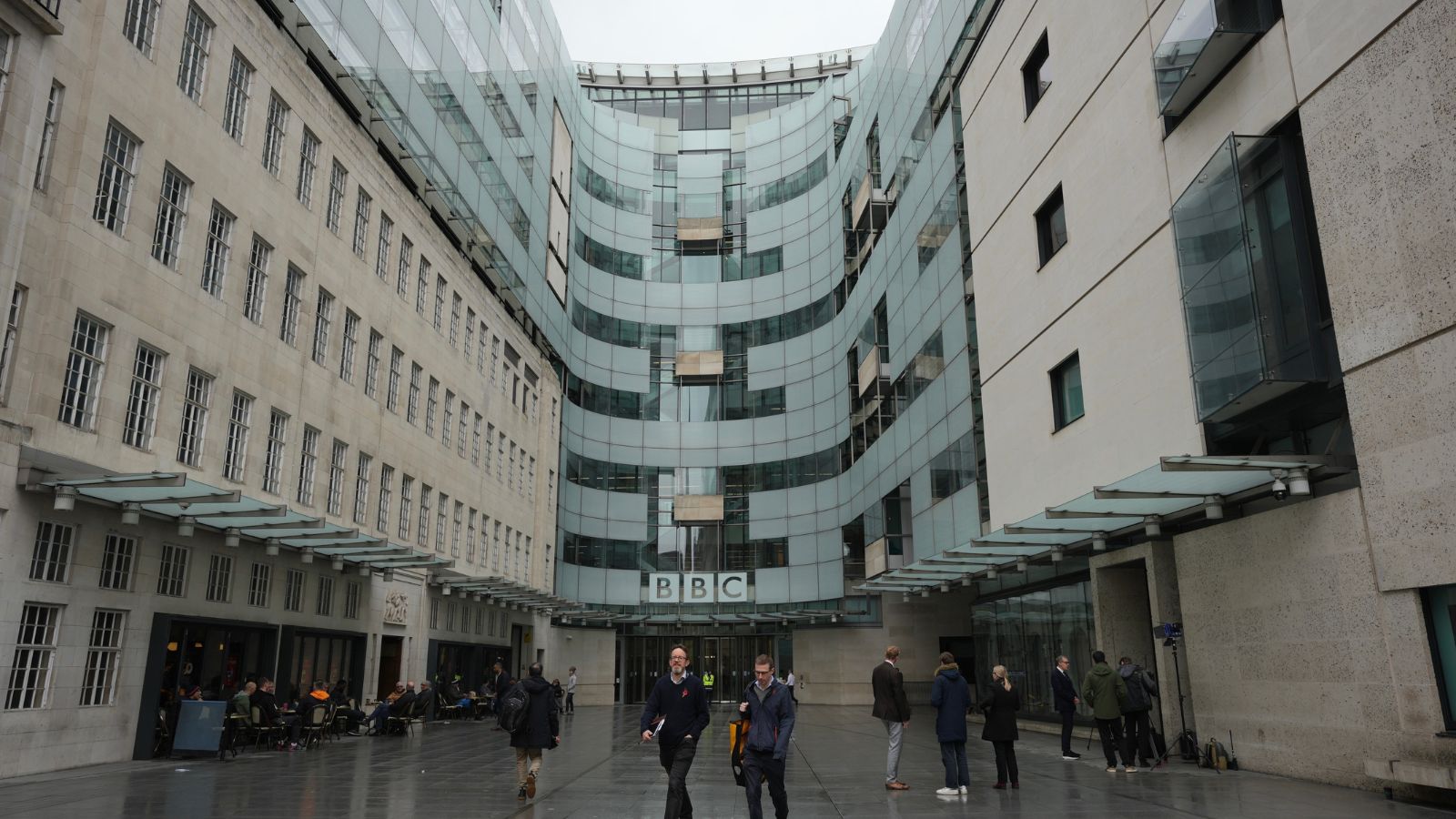What are the key claims made in the leaked internal BBC memo?