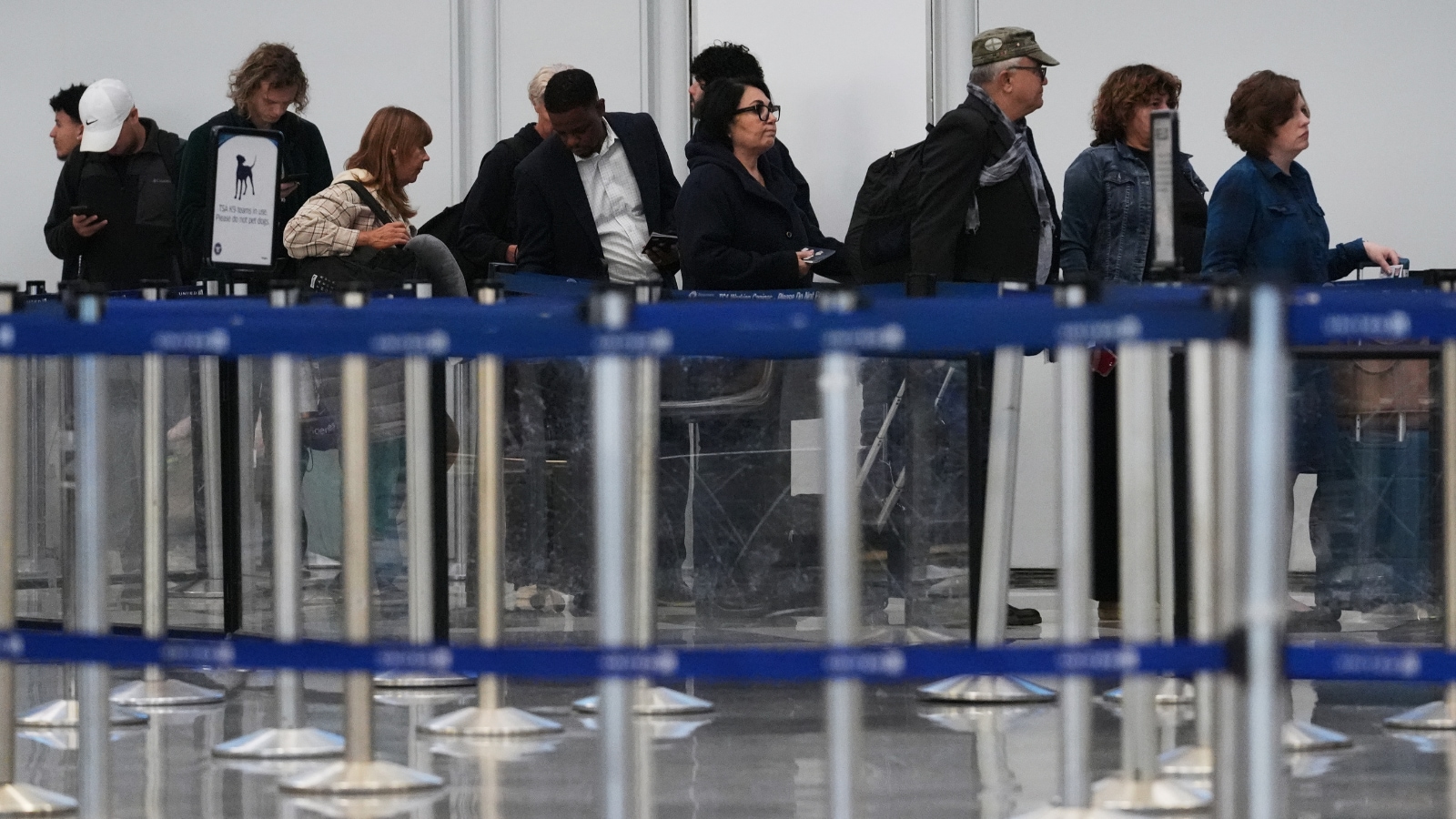 US Govt shutdown disrupts Thanksgiving plans (1)