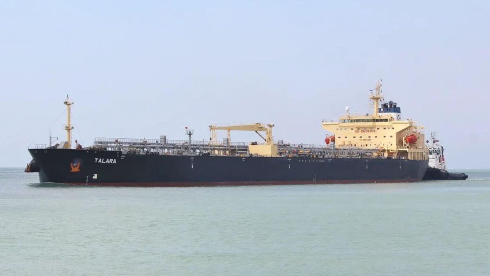 Iranian forces intercept a tanker loaded with high sulfur gas oil and move it towards Iran: maritime security sources | World news