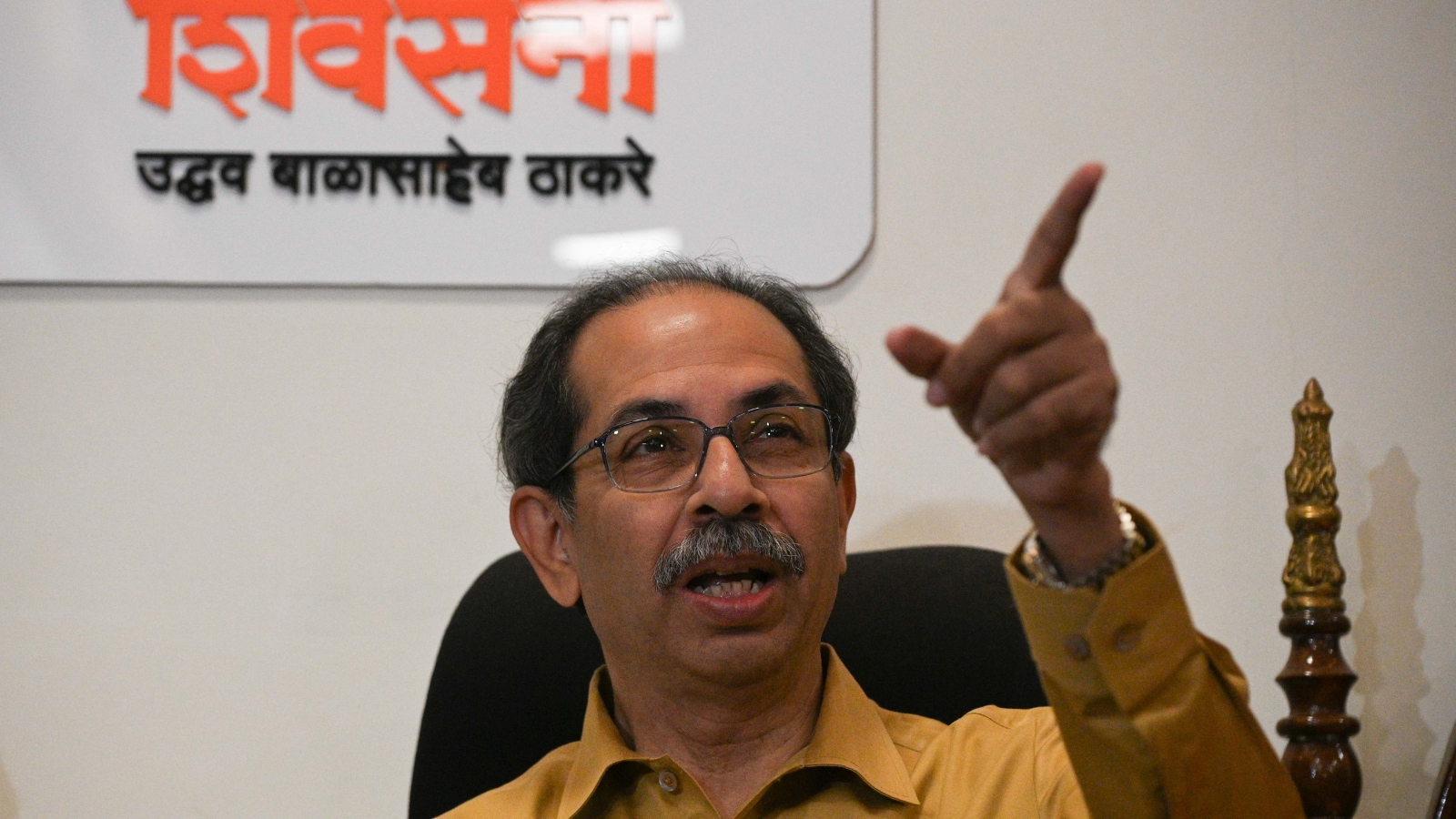 Uddhav slams Maharashtra CM for neglecting farmers, Fadnavis hits back