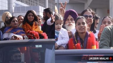 World Cup winner Amanjot Kaur and Harleen Kaur Deol along with family members at Mohali airport. (Express photo by Jasbir Malhi)