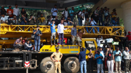 The turnout underscored the 89-year-old actor’s lasting legacy and immense public admiration.