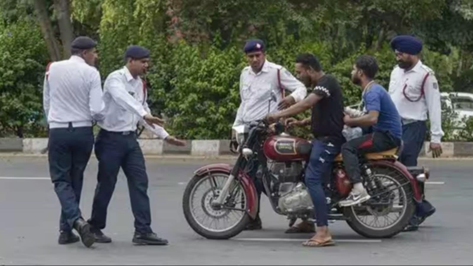 indianexpress.com - In 3 weeks, over Rs 18 lakh fine collected through Bharat Bill Payment System: Police