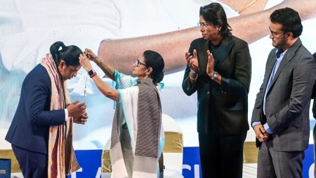 Mamata pledges 27-acre cricket stadium in Richa’s name