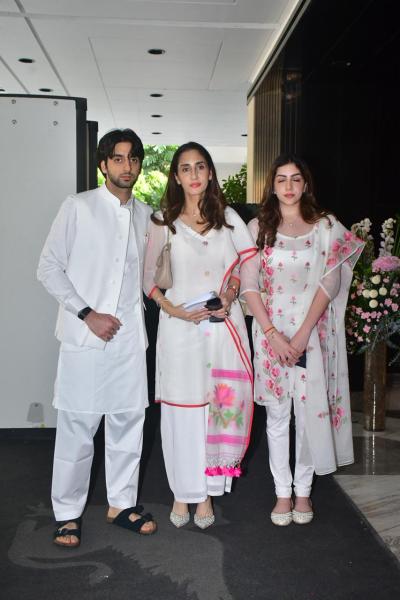 Zarine Khan prayer meet