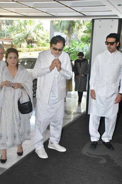 Zarine Khan prayer meet