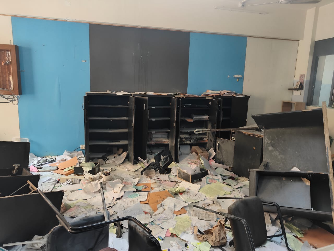 Protestas en la Universidad VIT de Bhopal, brote de ictericia en Madhya Pradesh, problemas de higiene en el campus, protestas estudiantiles India, seguridad del agua en la universidad, noticias sobre violencia en el campus, preocupaciones sobre la seguridad en la educación superior, crisis de salud estudiantil en Madhya Pradesh, daños a la propiedad universitaria, medidas de seguridad en el campus