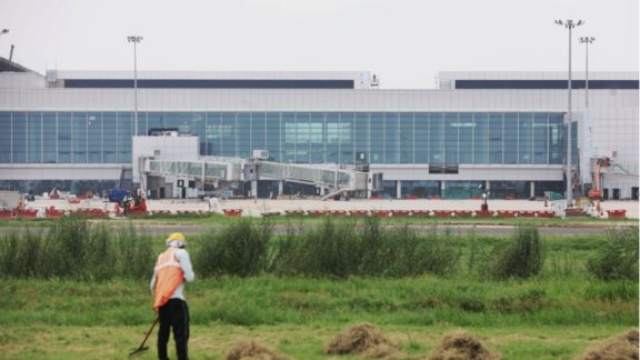 Nearly 85 km from the Indira Gandhi International (IGI) Airport, the primary aviation hub for New Delhi and its adjoining region, this is the airside area of the upcoming Noida International Airport in Jewar, in Uttar Pradesh’s Gautam Buddha Nagar district