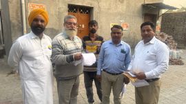 Sohan Singh (in turban) campaigning for Harmeet Sandhu in Maradput locality of Tarn Taran city.