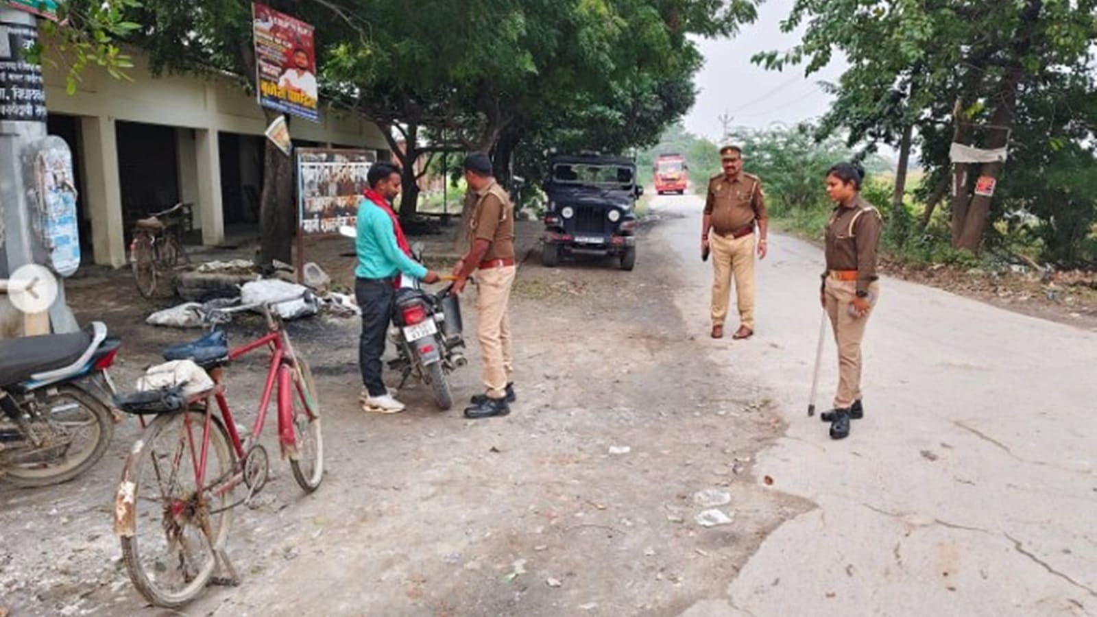 Azamgarh cops go old school, put up posters of chain snatchers to alert public