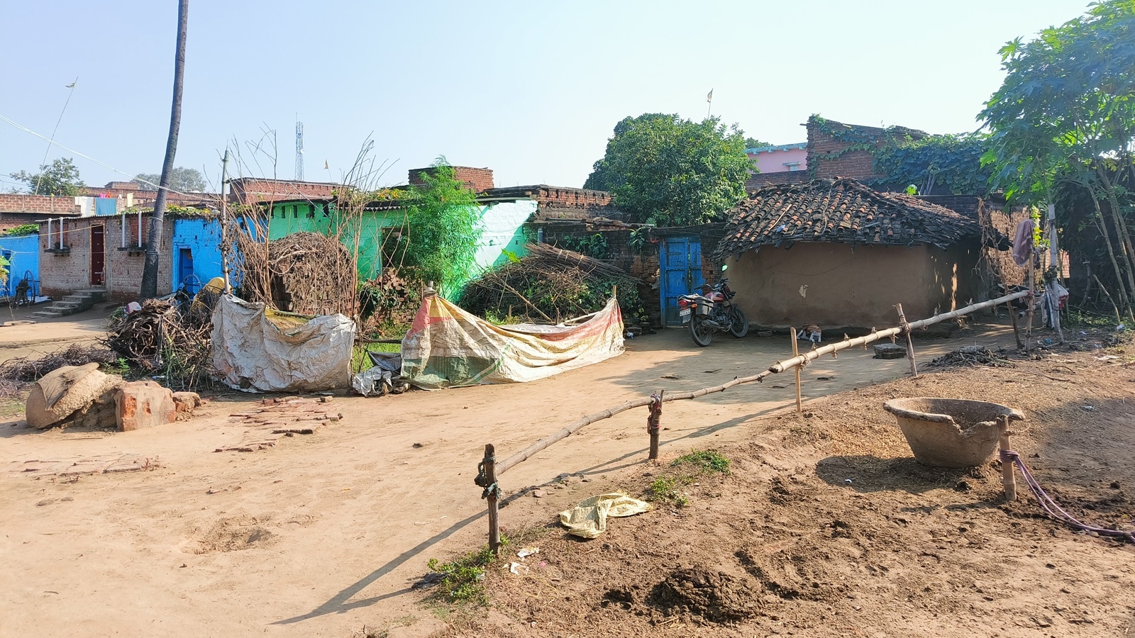 ‘Hum ta apan tham rail nahiye dekh sakbai’: Two decades on, two Bihar districts still await their first train as state heads to final phase of polls