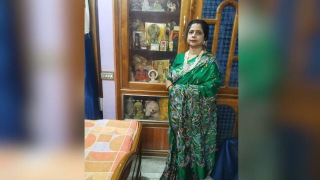 An officer told news agency PTI that the family claimed Rinku Tarafdar been under heavy stress due to her SIR workload