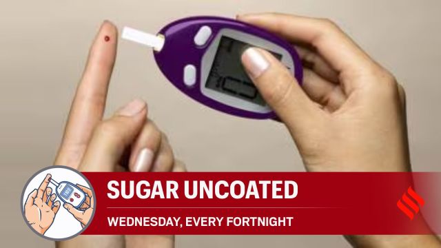 How quickly we eat influences how the body manages blood glucose after a meal. Eating fast does not cause diabetes on its own but it can lead to higher post-meal glucose peaks.